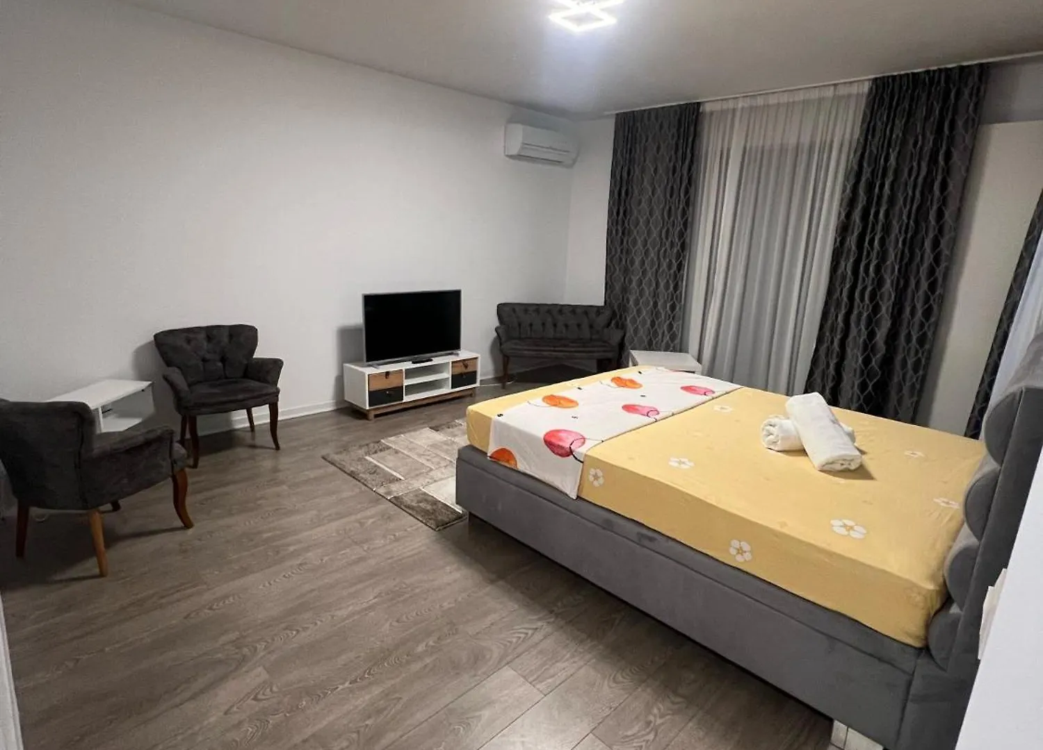 Corporate One Room Pipera Bucureşti 0*,  România