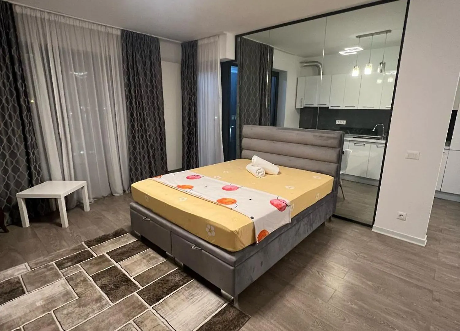 Corporate One Room Pipera Βουκουρέστι